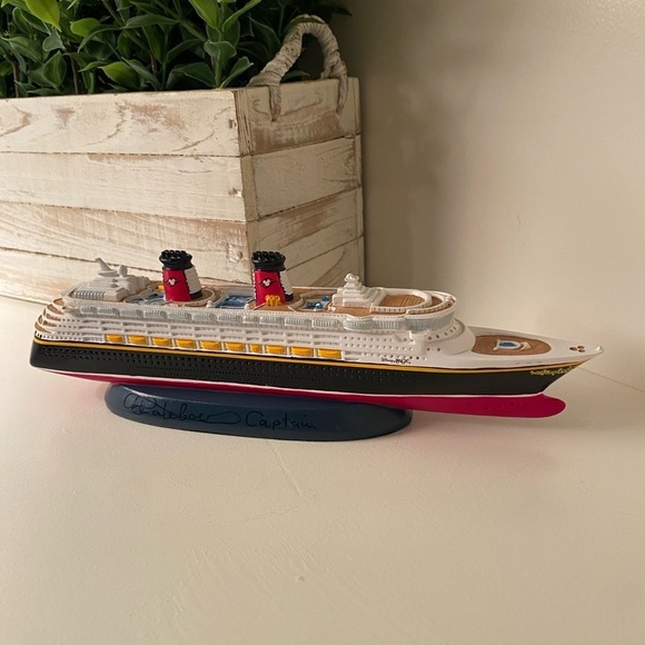 Disney Cruise Line DCL Scale Model Ship Replica MAGIC Official - Picture 4 of 16